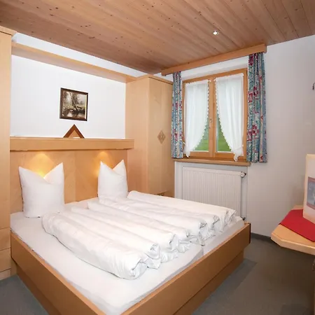 Comfortable In With Swimming Pool Apartment Damuels